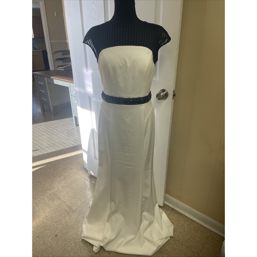 Cassandra Stone By Mac Duggal Dress Black‎ And White Gown SZ 8 Long Flowy Lined
